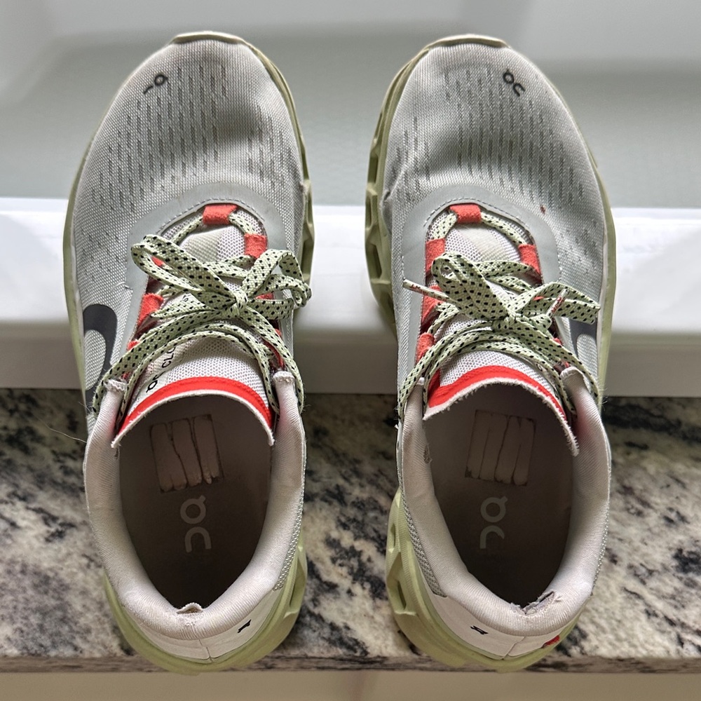 On Running so ' Gray and Green Running Shoes